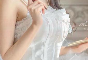 在护士装的遮掩下，王羽杉的私拍莫名让我觉得“看病”其实可以很有趣！