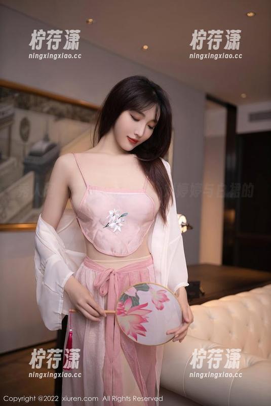 秀人网 - 在线时尚体验，刘婷婷与白裙的美图邂逅-柠荇潇