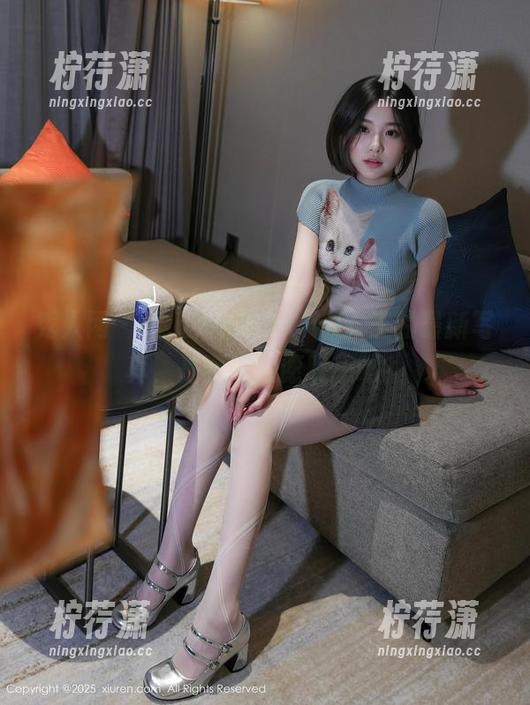 秀人网 - 看，大橘BBKira女王的最新写真，是要我甘愿跪舔吗？-柠荇潇