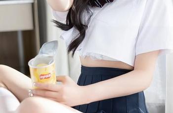 秀人网 - 找寻大美妞儿的白色作品，网盘里那温柔氛围，真让人忍不住想多看一眼。