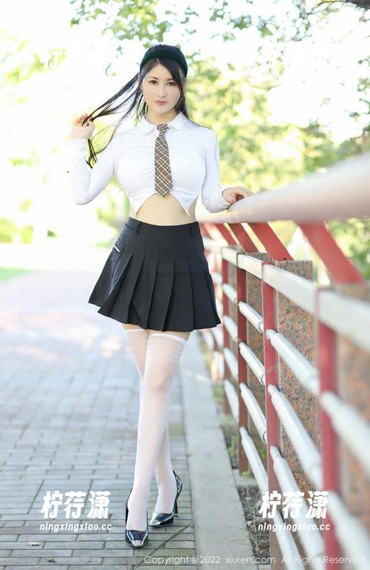 秀人网 - 这才是安妮Tess的真实模样，丝袜搭配，难得的免费原图！-柠荇潇