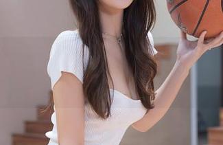 秀人网 - 小樱koko的夏天图片，下载后请小心：可能会引发一场沙滩派对！
