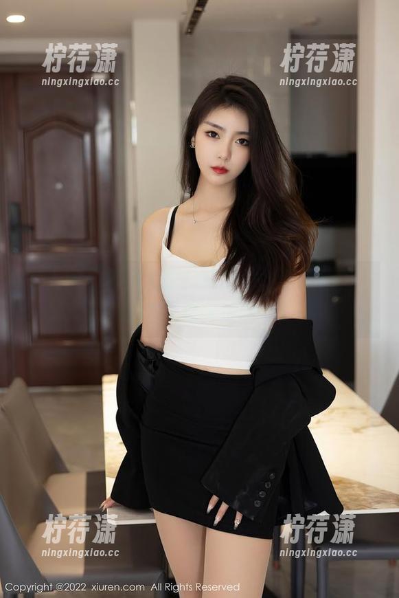 秀人网 - 新鲜出炉！幼幼的校服图集，不会让你失望吧-柠荇潇