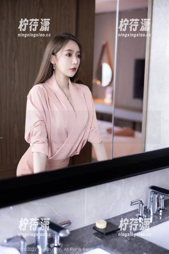 秀人网 - 图片中的谭小灵美腿合集，腿与美，难以抗拒的搭配-柠荇潇