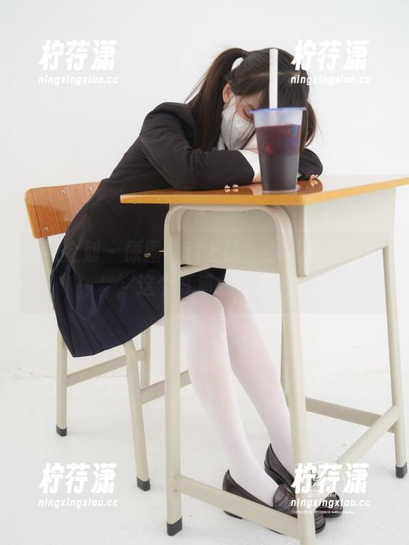 紧急企划 - 原图福利上线，小恩的黑丝JK，这个气质我喜欢。-柠荇潇