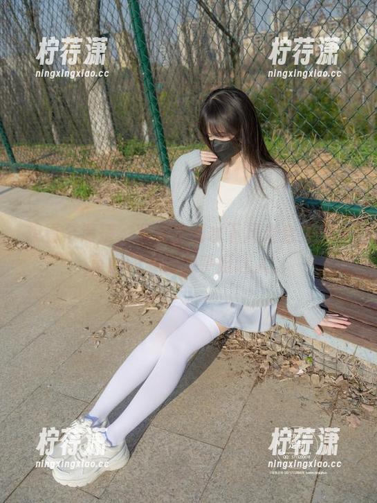 想看个清楚，紧急企划水下风光合集，水草间的舞蹈似乎挺迷人。-柠荇潇
