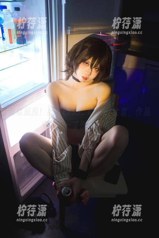 难以抗拒！纸悦Etsu_ko黑丝全套，作品中的每一寸都在说话。-柠荇潇