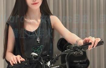 腐团儿Ikaros的女神cos自由，自在得像风一样，难怪这样火，套图实在吸引目光！