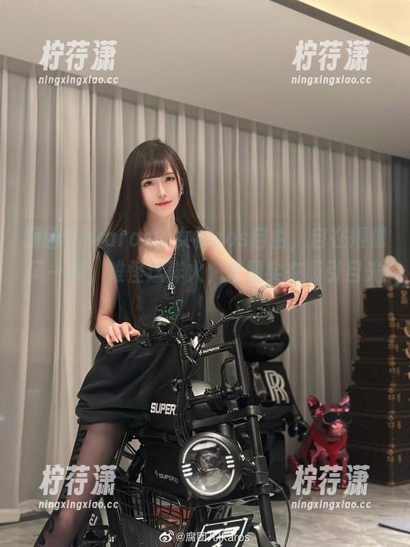 腐团儿Ikaros的女神cos自由，自在得像风一样，难怪这样火，套图实在吸引目光！-柠荇潇