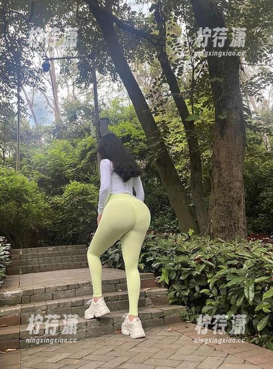 微密圈 - 原图里的艾拉·isla美足，太吸引人，连地板都嫉妒得冒泡！-柠荇潇