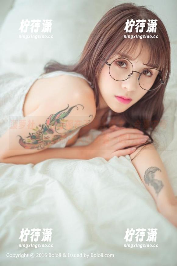 菠萝社 - JK制服在王语纯身上，合集中每一幕都让人想多看一眼！-柠荇潇