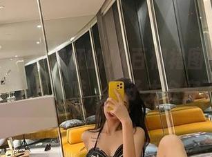 微密圈 - 看着葛征的JK百褶裙图集，嘴角忍不住上扬，哇，裙子太会穿了吧！