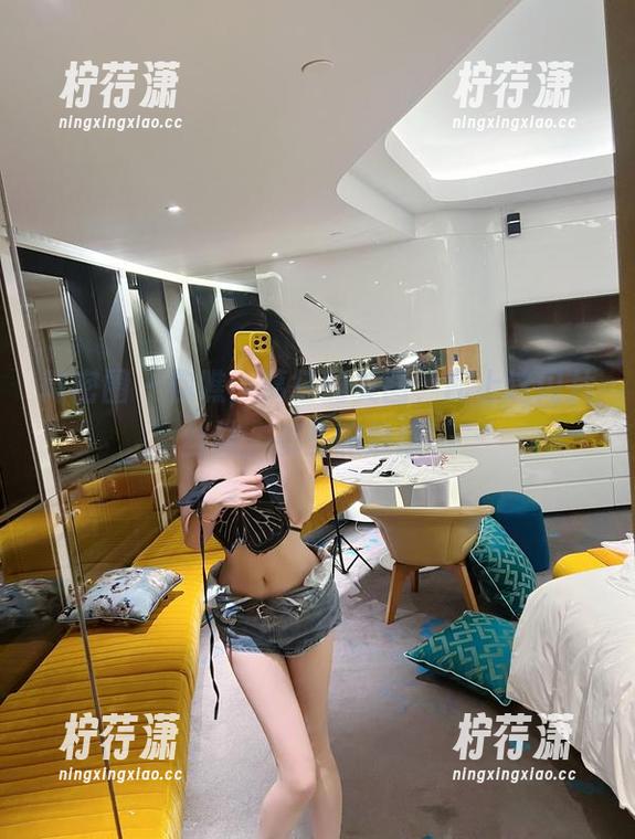 微密圈 - 你瞧，葛征的美图，配上这闪片丝袜，有些微妙哦！-柠荇潇