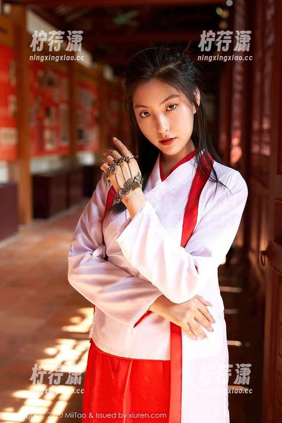 蜜桃社 - 福利时间，与陌子Mandy的“秘书”图包来一场说走就走的私密旅行？-柠荇潇