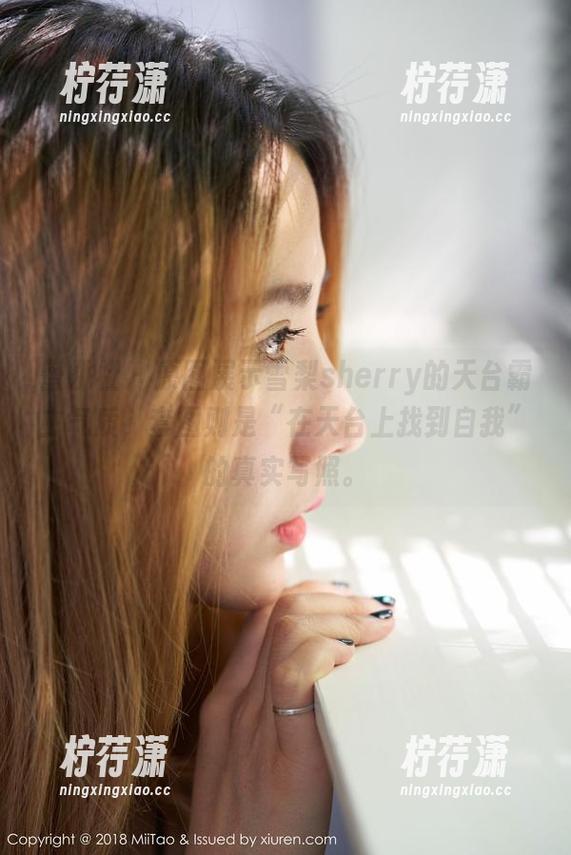 蜜桃社 - 原图展示雪梨sherry的天台霸主气质，套图则是“在天台上找到自我”的真实写照。-柠荇潇