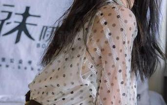 袜啵啵 - 小沫真敢穿白衬衫，我得承认无圣光也不妨碍她美图的努力…