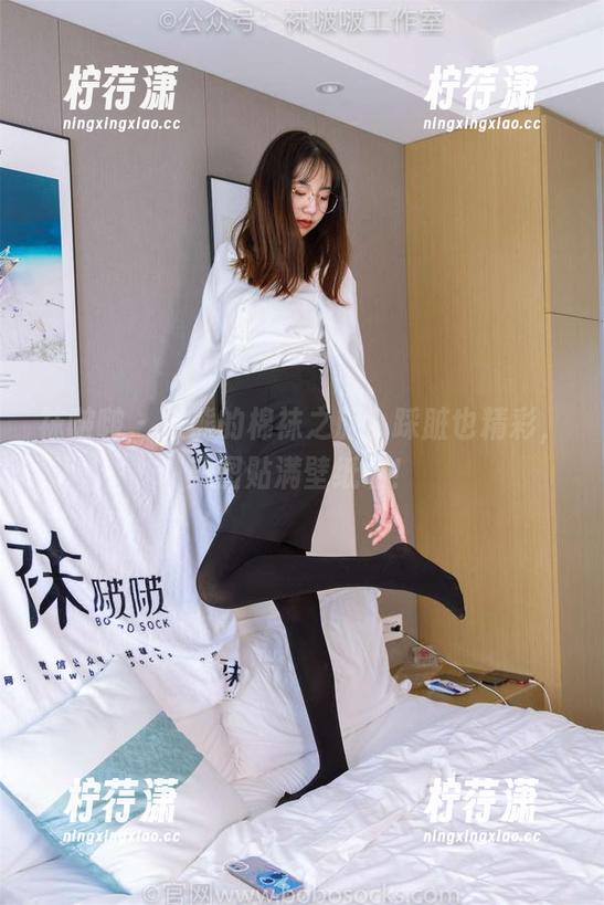 袜啵啵 - 熊熊的棉袜之旅,踩脏也精彩,美图贴满壁纸墙!-柠荇潇 袜啵啵 - 熊熊的棉袜之旅,踩脏也精彩,美图贴满壁纸墙!-柠荇潇