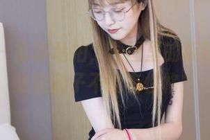 袜啵啵 - 苏苏私拍，原图里的板鞋色彩，谁说鞋子不能有性格？