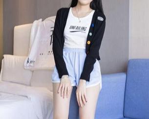 袜啵啵 - 菠萝的JK制服——最新照片让穿越时空的少女心砰砰跳！