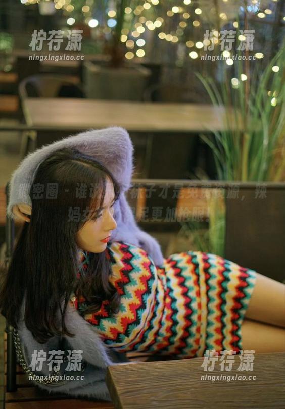 微密圈 - 谁说只有袜子才是免费资源，辣妈女神的裸足更加抢眼！-柠荇潇
