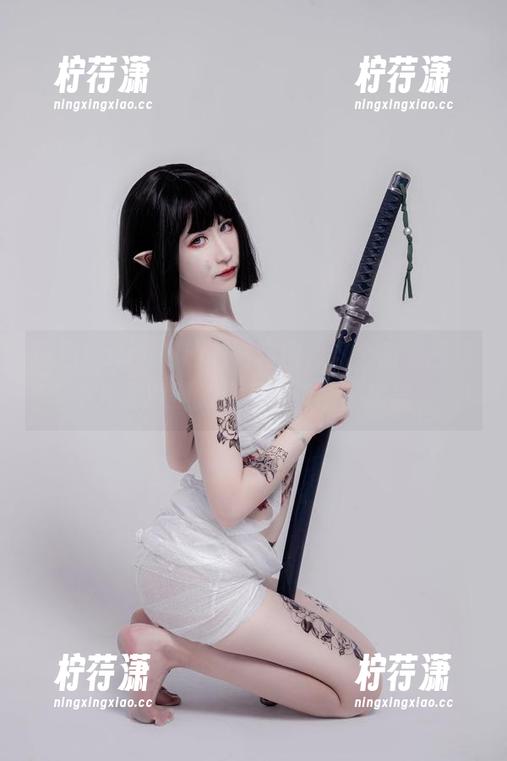 阮邑Fairy的连衣裙套图，这个高清画质不止是颜值，更像是在展示构思。-柠荇潇