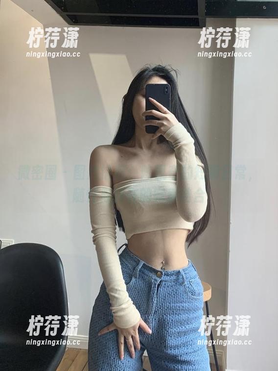 微密圈 - 图片捕捉：陈佩奇的短裤日常，随性与自在的完美结合-柠荇潇