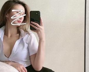 微密圈 - 陈大小姐的写真：油亮黑丝，随意却也太会撩了吧。