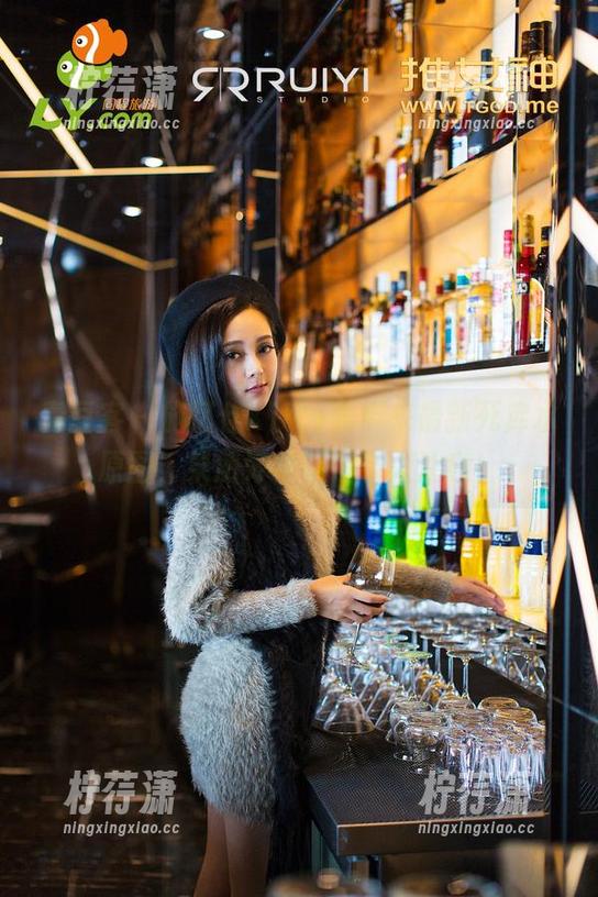 青豆客 - 施忆佳Kitty酱带来最新死库水原图，果然好水不怕引人注意！-柠荇潇