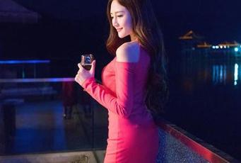 青豆客 - 短裙图集——看陈嘉嘉Tiffany如何把简单的裙子穿出层次感来！