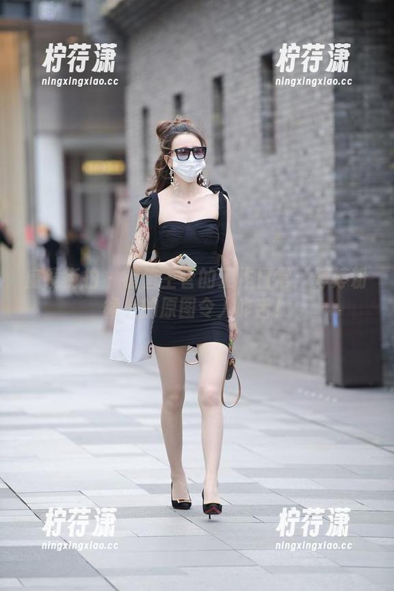 魔镜街拍 - 销售主管的工作日常：婷婷粉裙上的原图令人咋舌！-柠荇潇