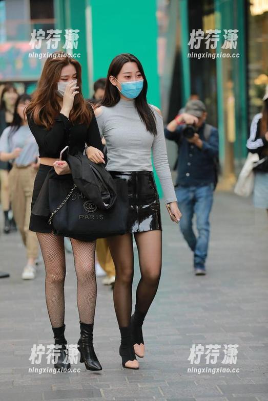 魔镜街拍 - 图集更新！艾小青对超短裙肉丝的追求实在有点儿过火了-柠荇潇